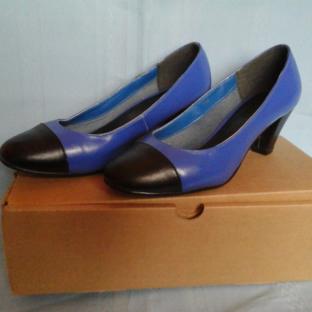 Vintage Valley Lane Blue and Black Women's Pumps